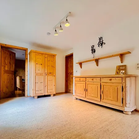 Schmirnhaus Semesterbostad *